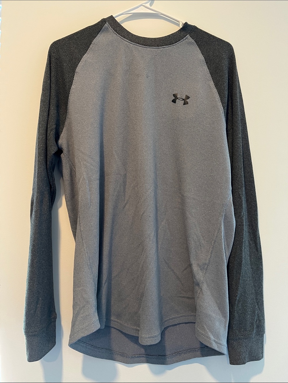 Under Armour Men’s Long Sleeve Raglan Crew - Light Gray & Dark Gray